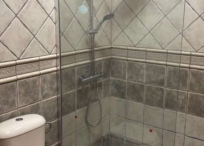 El Pescador El Pris, By Nivariahost *