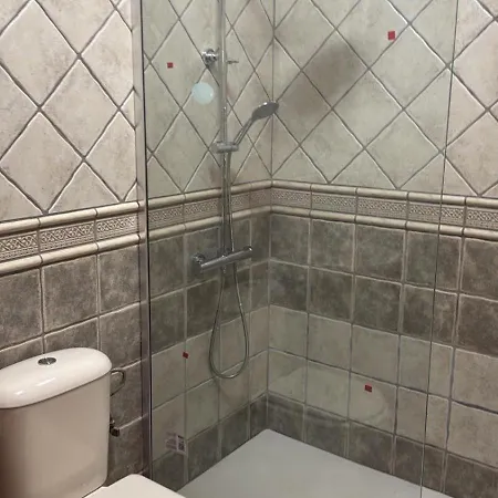 El Pescador El Pris, By Nivariahost *